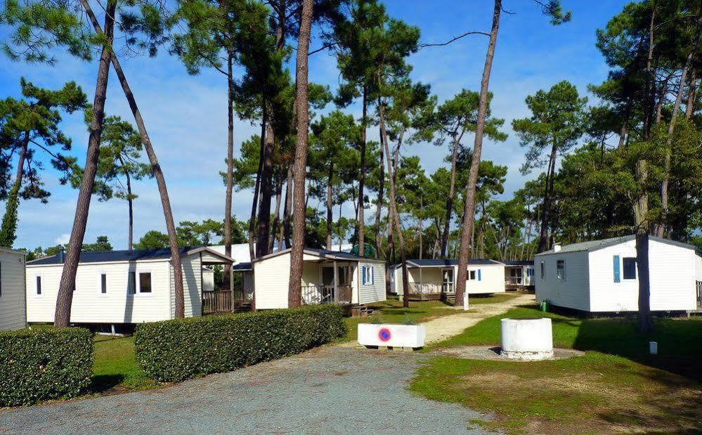 Hotel Sous Les Pins Ronce-les-Bains Exterior foto